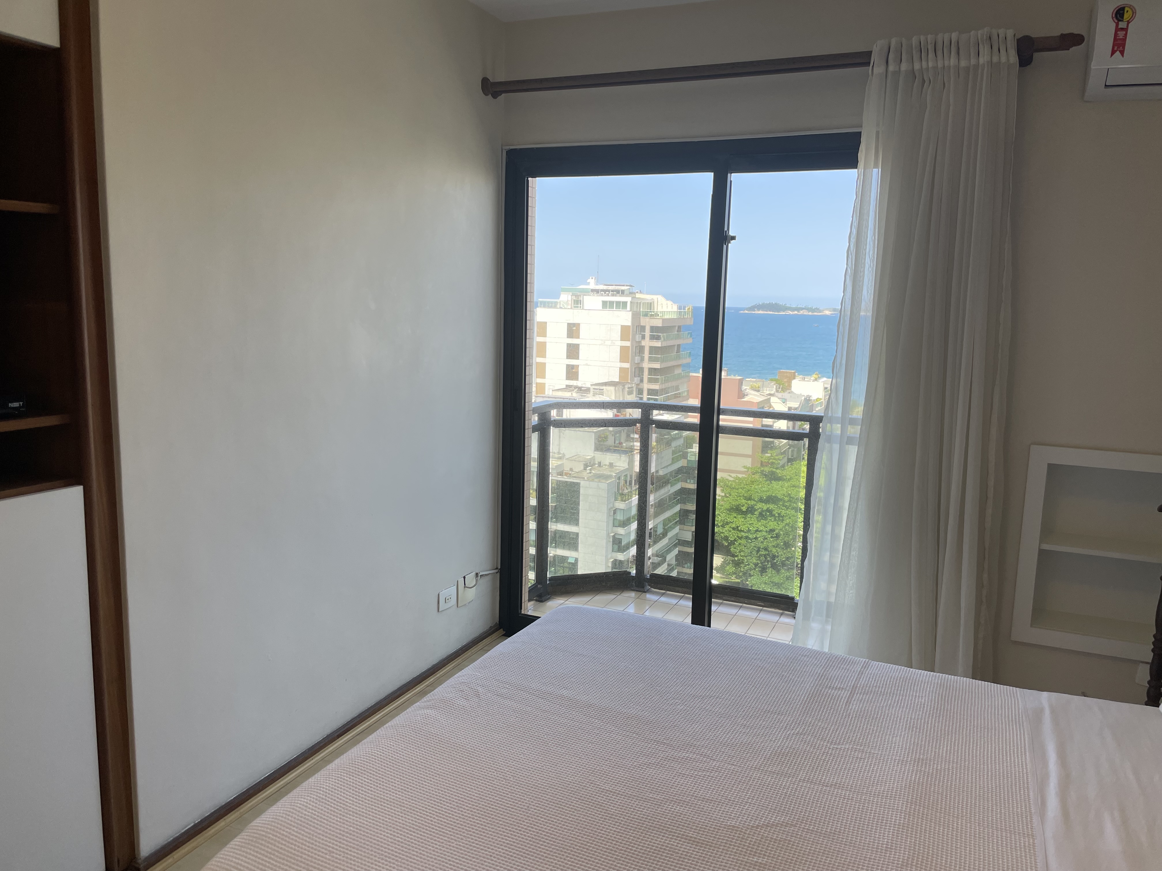 Top leblon 2 quartos sendo 1 suite