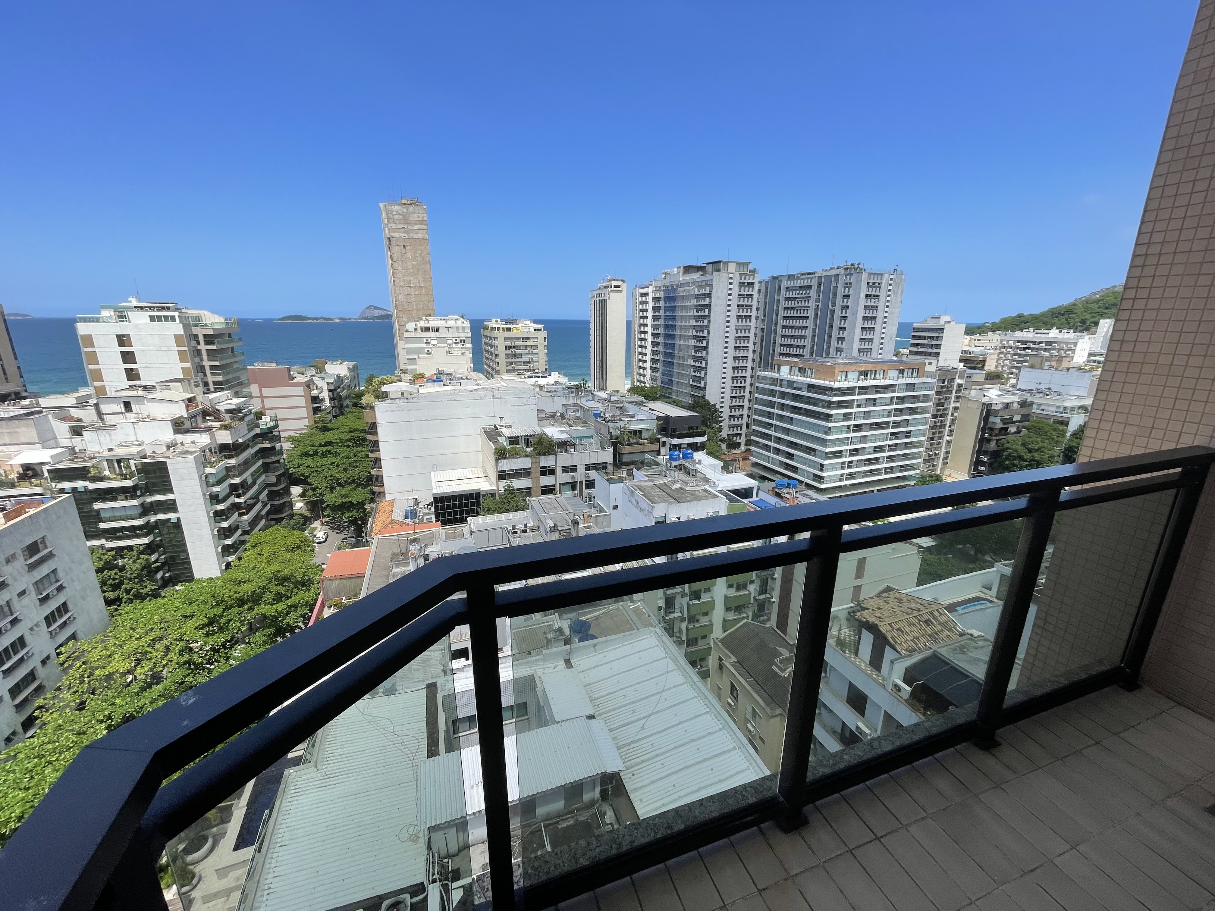 Top leblon 2 quartos sendo 1 suite