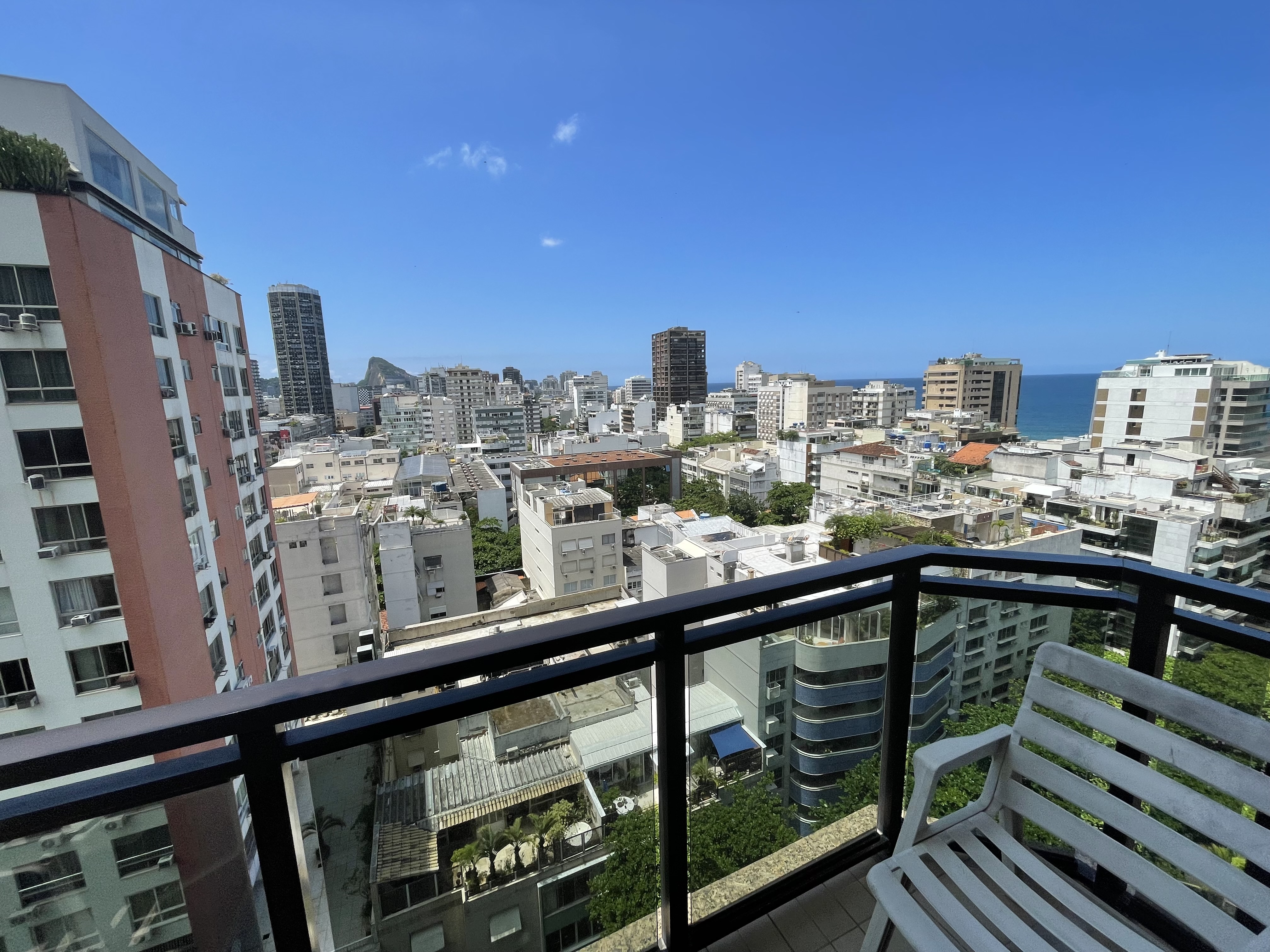 Top leblon 2 quartos sendo 1 suite