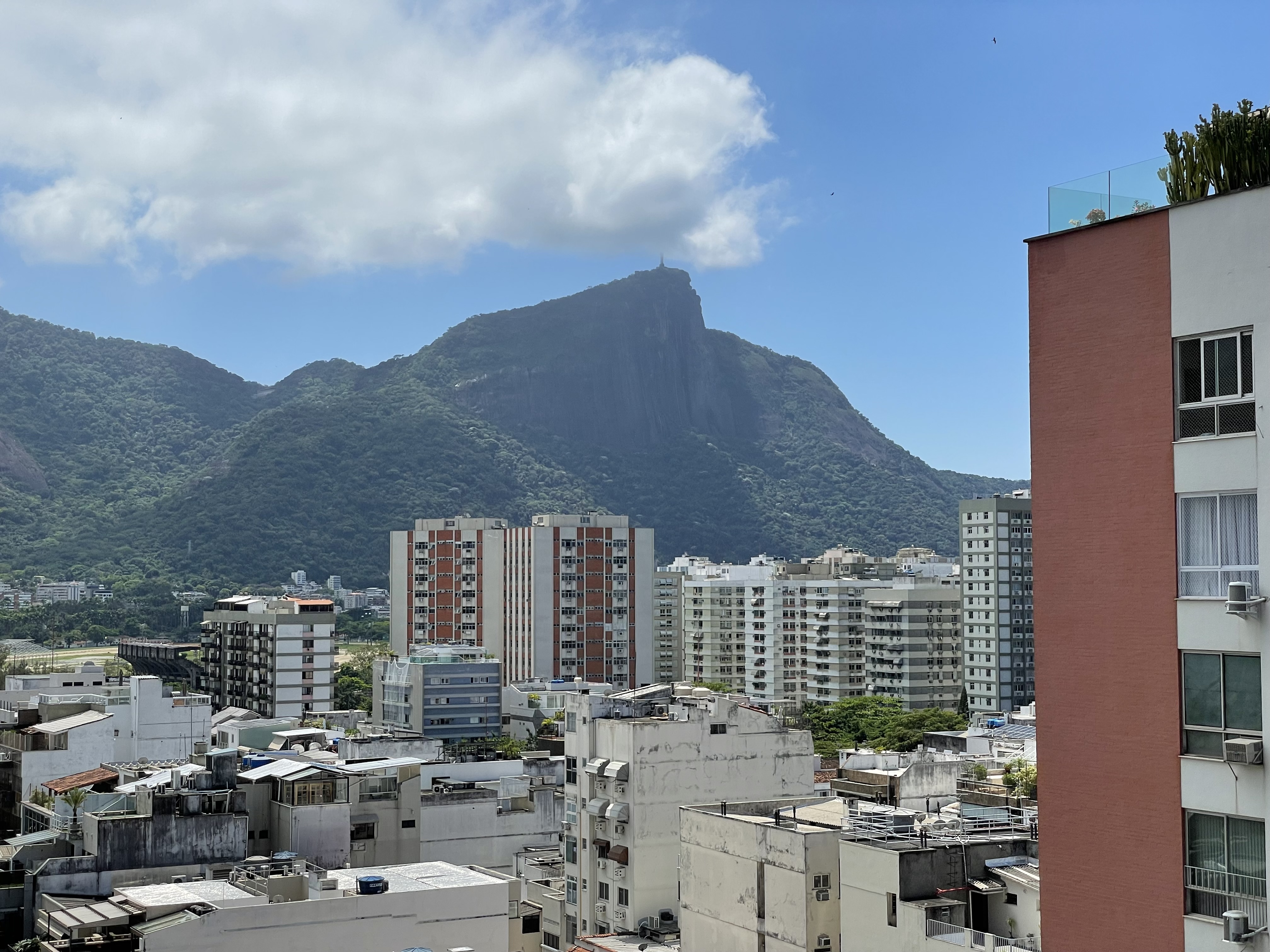 Top leblon 2 quartos sendo 1 suite