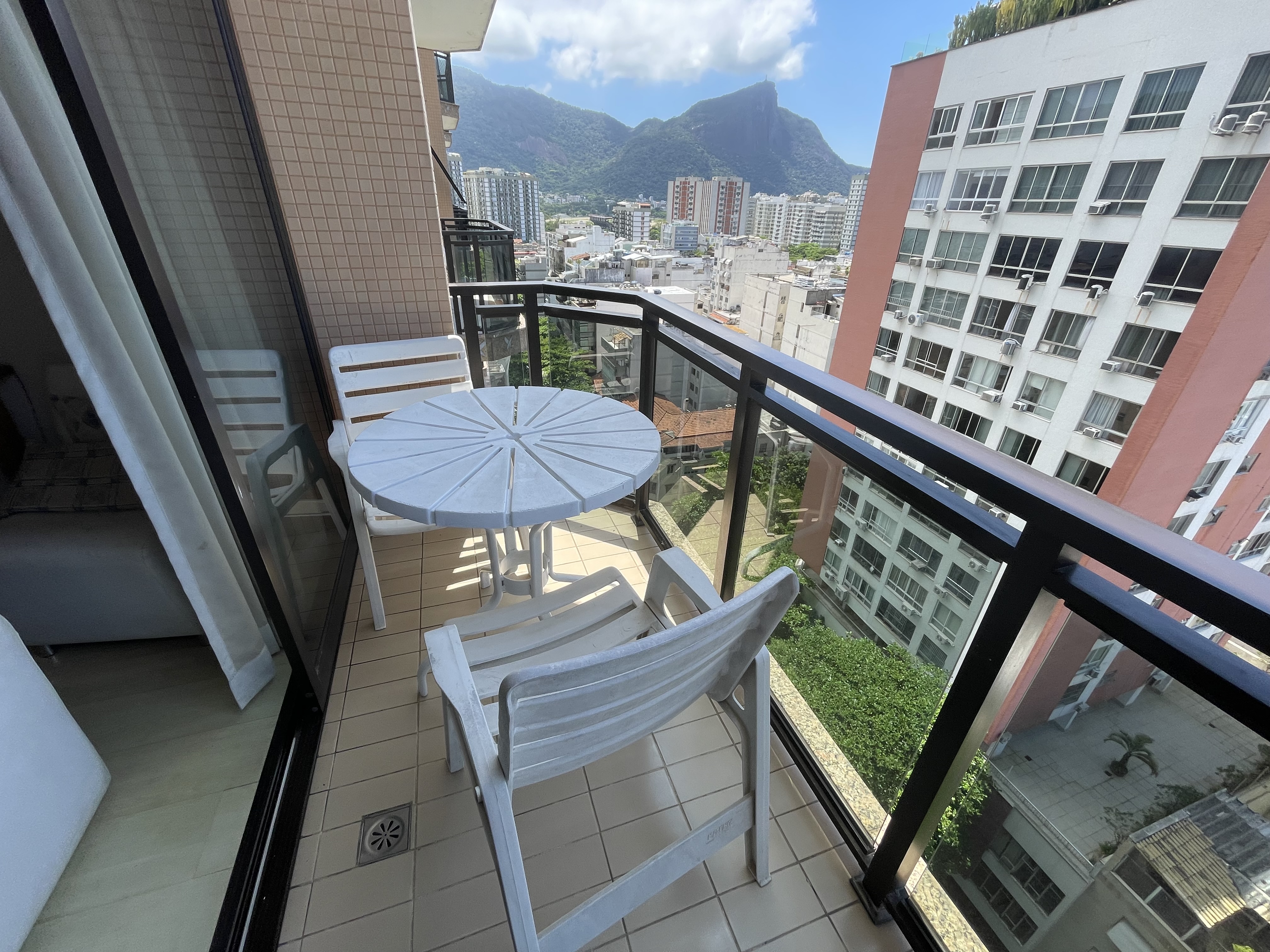 Top leblon 2 quartos sendo 1 suite