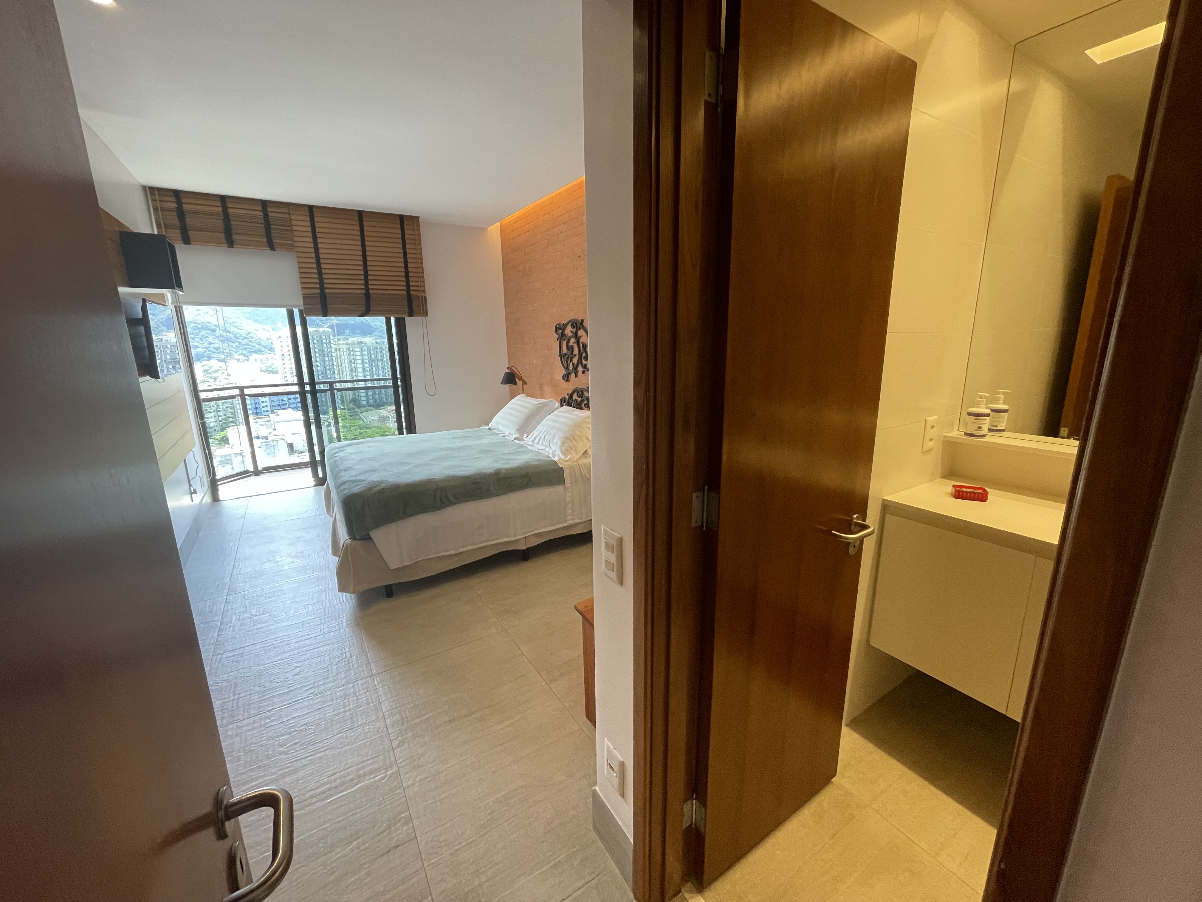 Top leblon 2 quartos sendo 1 suite