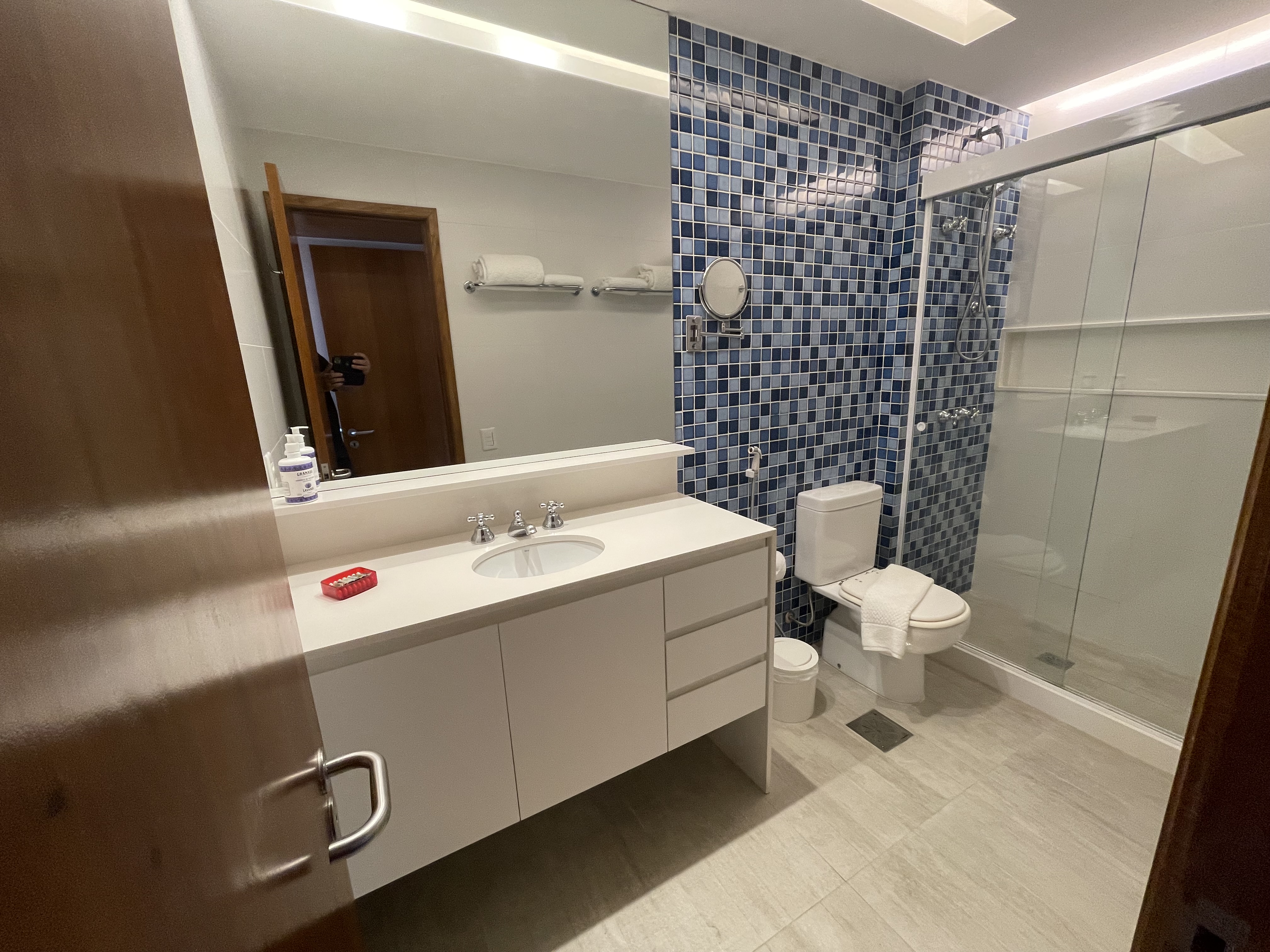 Top leblon 2 quartos sendo 1 suite