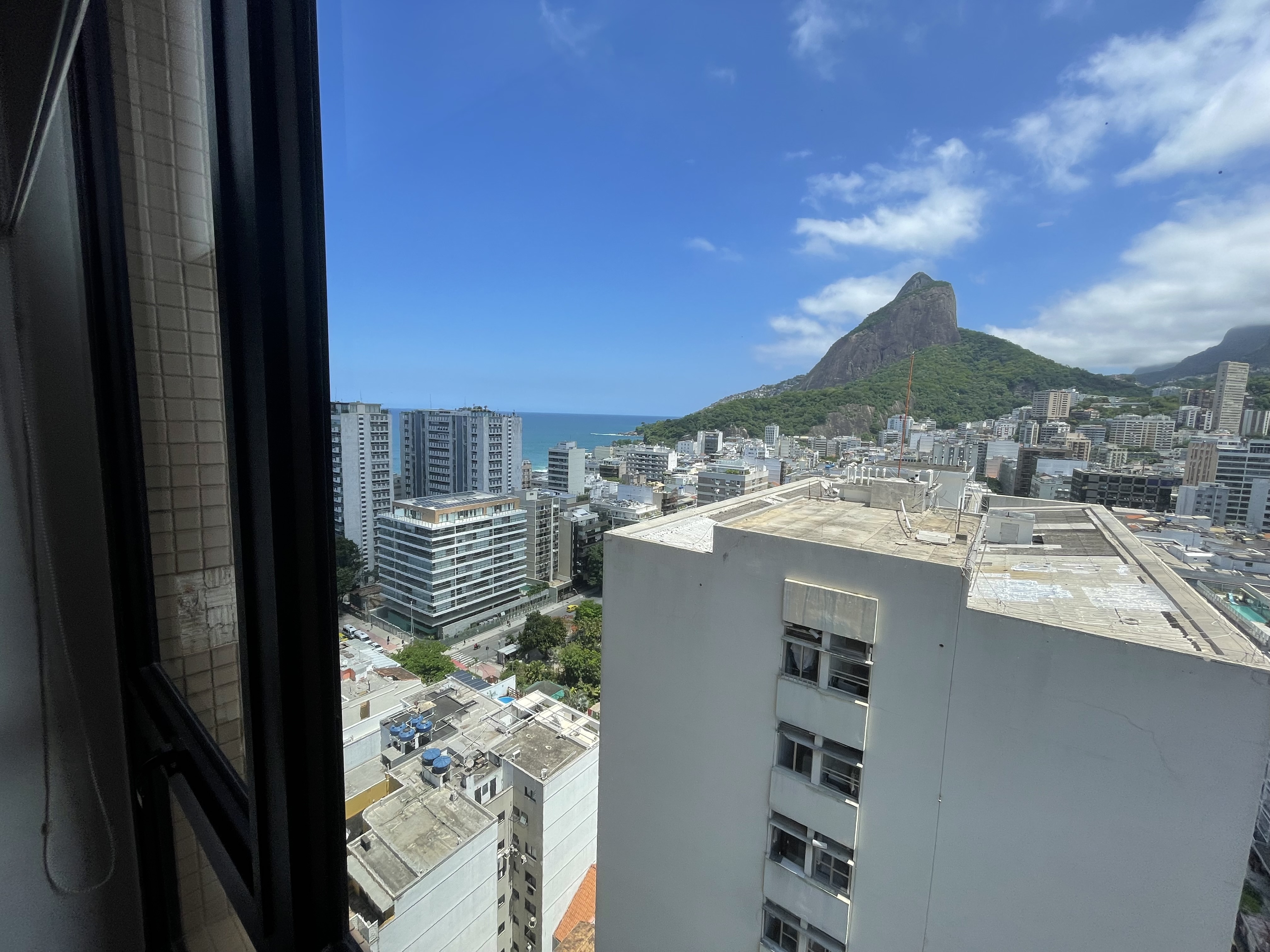 Top leblon 2 quartos sendo 1 suite