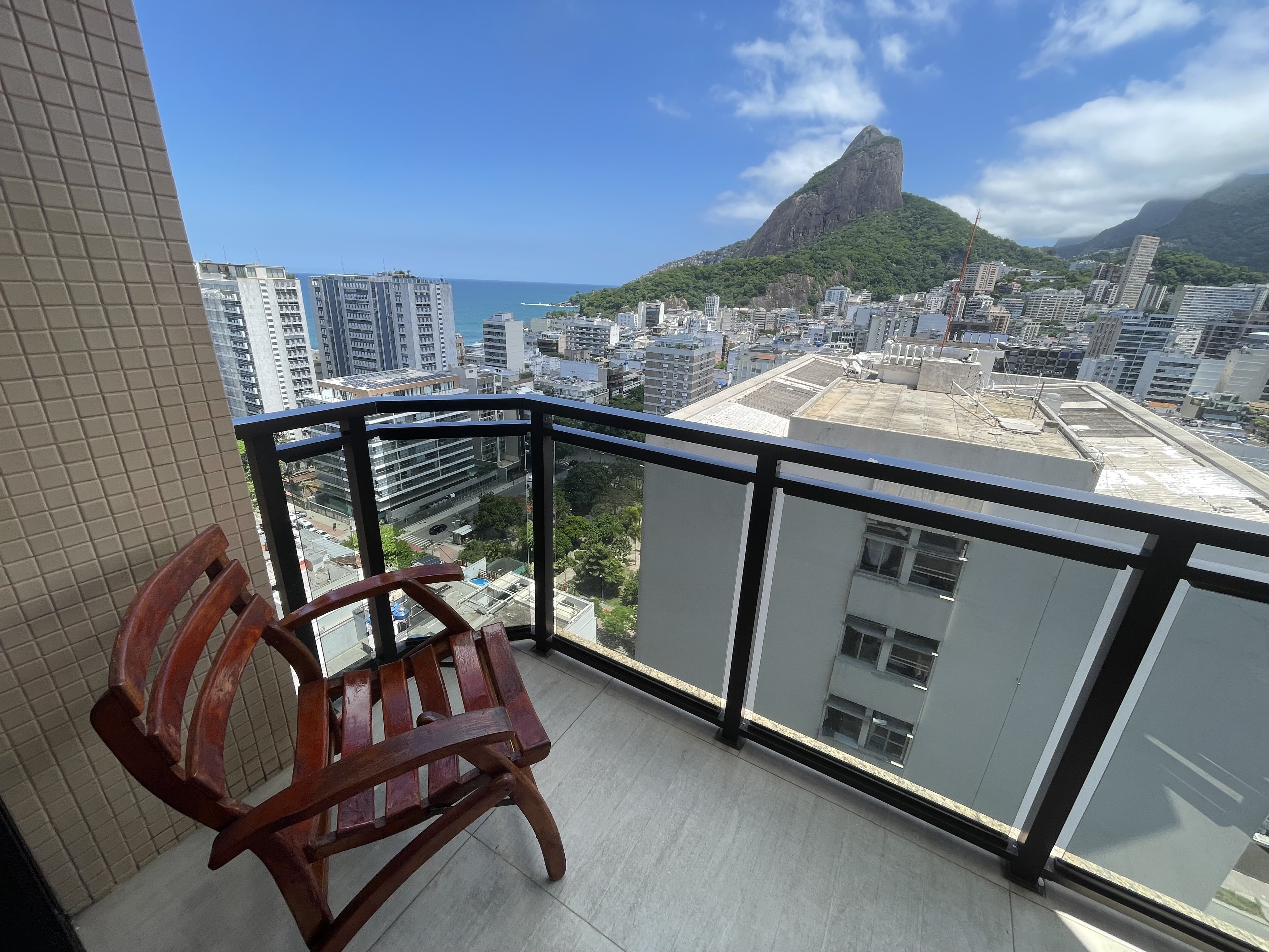 Top leblon 2 quartos sendo 1 suite