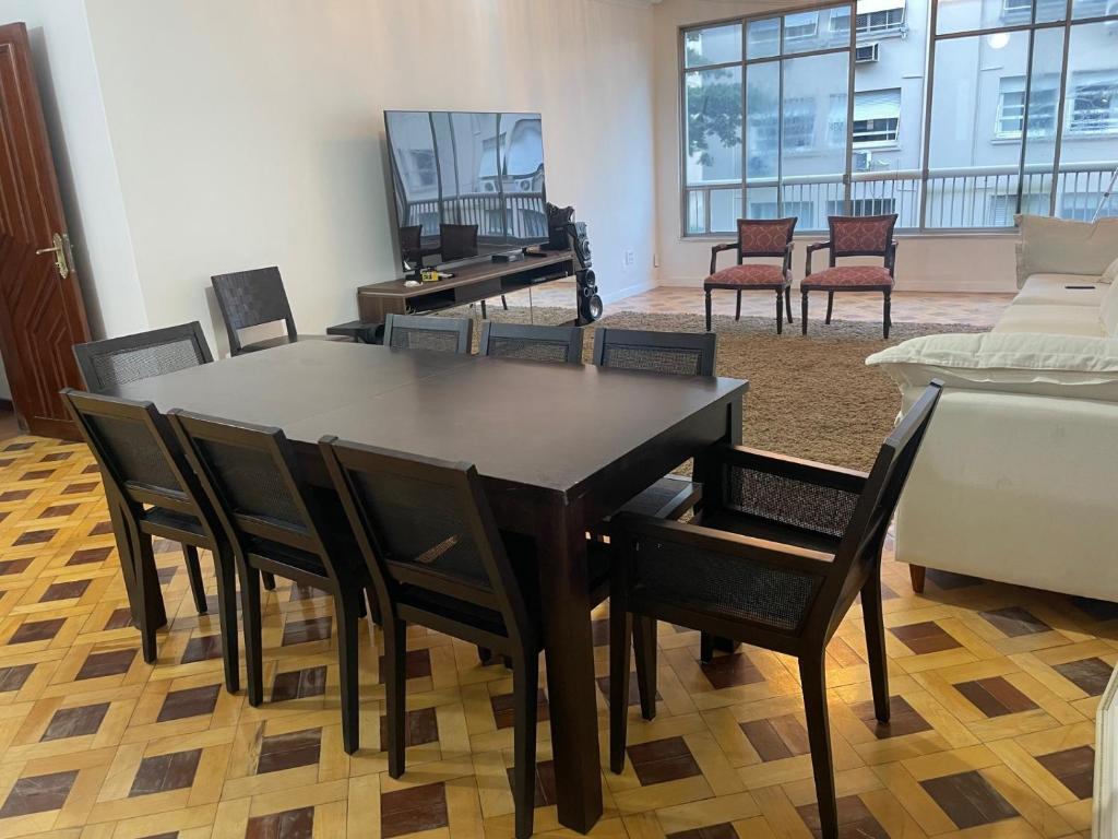 Dois quartos Copacabana central