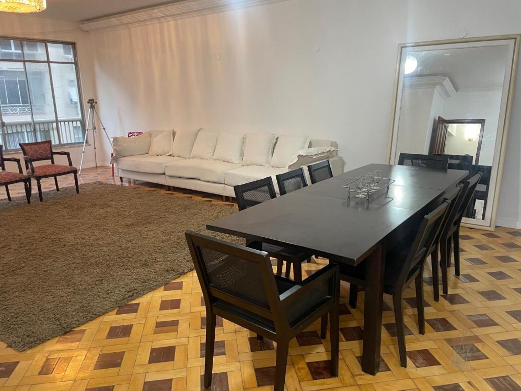 Dois quartos Copacabana central