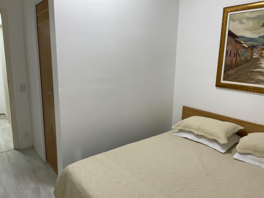 2 quartos, bem reformado, 2 banheiros, todo equipado