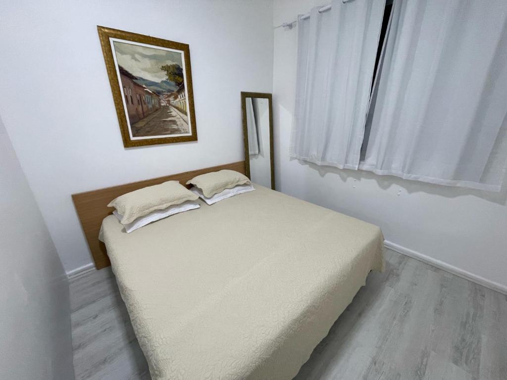 2 quartos, bem reformado, 2 banheiros, todo equipado