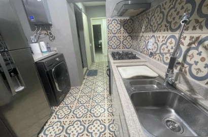 2 quartos, bem reformado, 2 banheiros, todo equipado