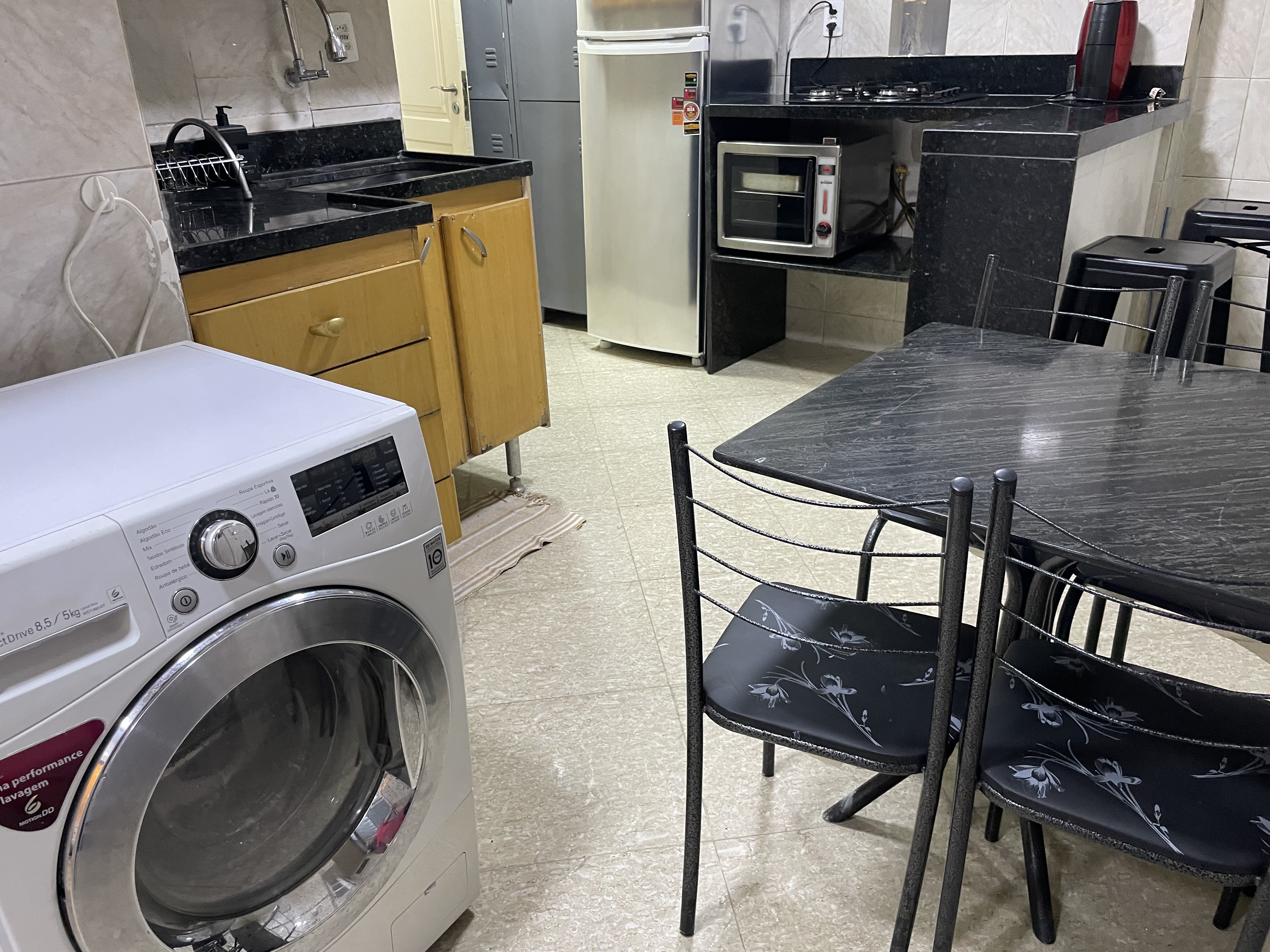 Quatro quartos próximo do Metrô Copacabana