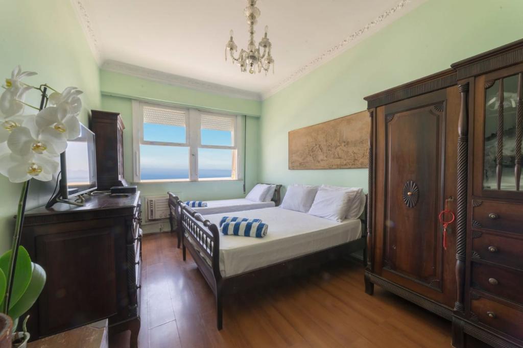 Apartamento Frontal Mar posto 6 Copacabana