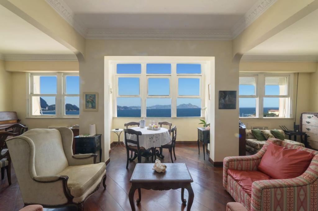 Apartamento Frontal Mar posto 6 Copacabana